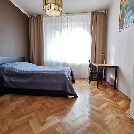 Cozy Spacious Apartment With Balcony クラクフ エクステリア 写真