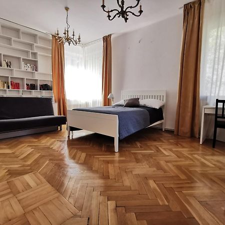 Cozy Spacious Apartment With Balcony クラクフ エクステリア 写真