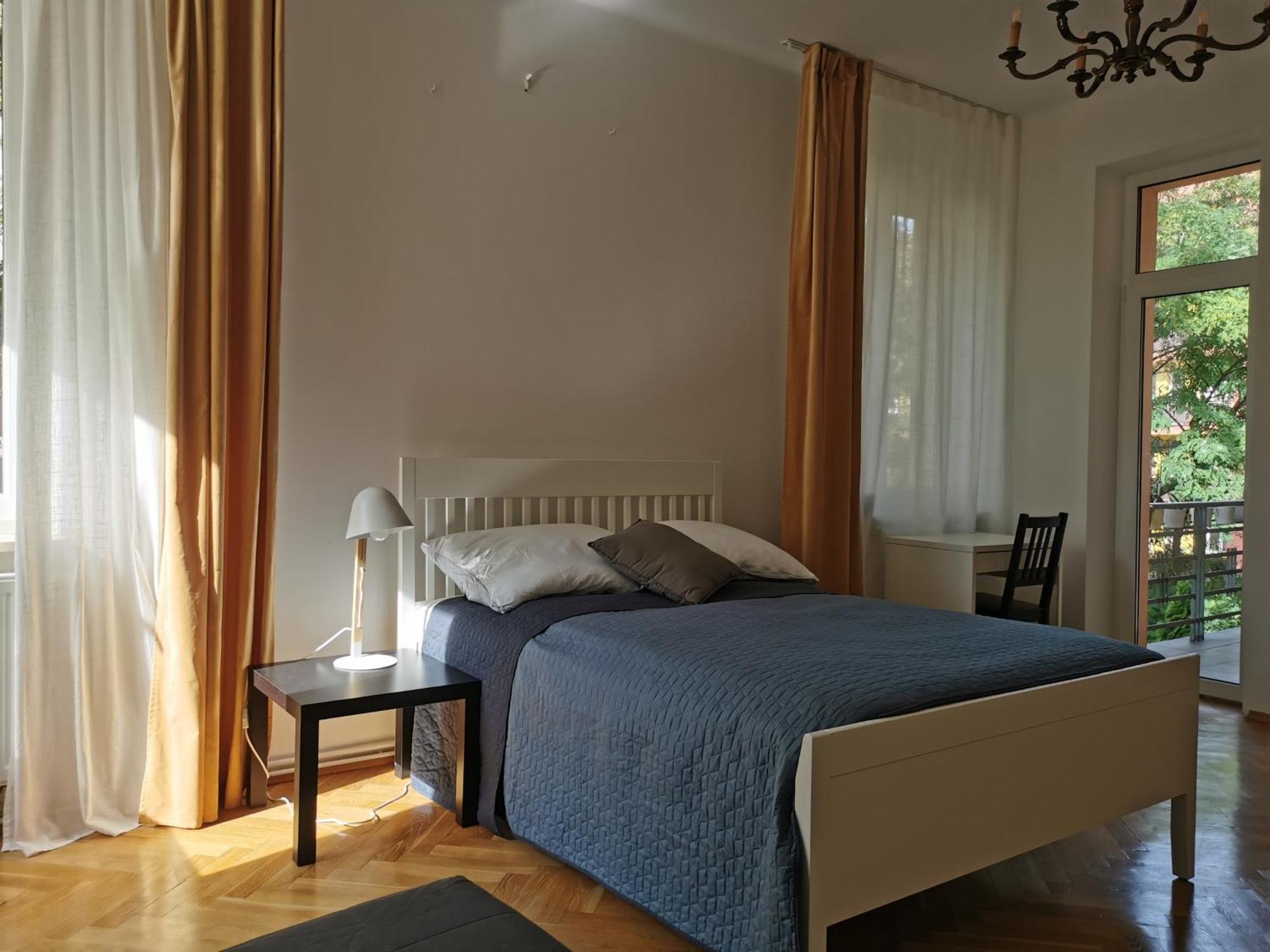 Cozy Spacious Apartment With Balcony クラクフ エクステリア 写真